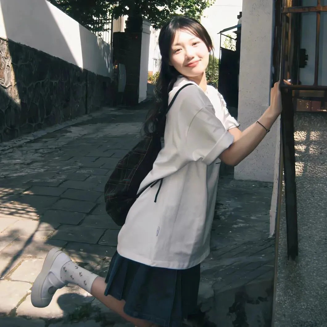 家有色邻封面